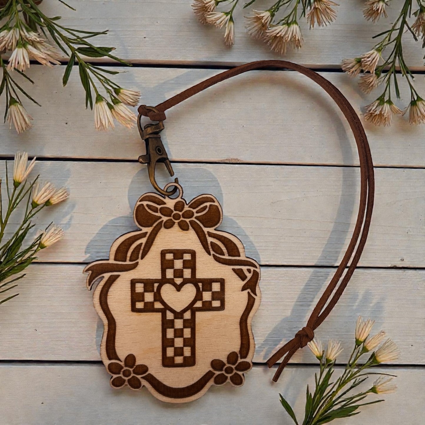 Oval Frame Checkered Cross TimberScent