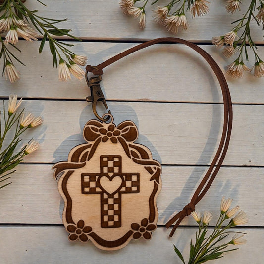 Oval Frame Checkered Cross TimberScent